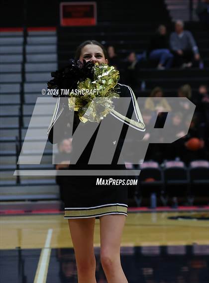 Thumbnail 1 in Shelbyville vs Whiteland (IHSAA 4A Sectional 14 Round 1) photogallery.