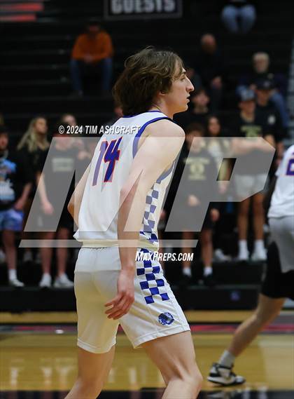 Thumbnail 2 in Shelbyville vs Whiteland (IHSAA 4A Sectional 14 Round 1) photogallery.