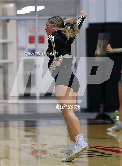Thumbnail 2 in Shelbyville vs Whiteland (IHSAA 4A Sectional 14 Round 1) photogallery.