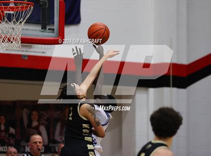Thumbnail 2 in Shelbyville vs Whiteland (IHSAA 4A Sectional 14 Round 1) photogallery.