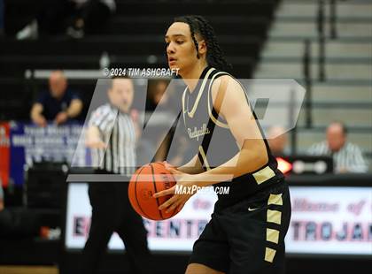 Thumbnail 2 in Shelbyville vs Whiteland (IHSAA 4A Sectional 14 Round 1) photogallery.