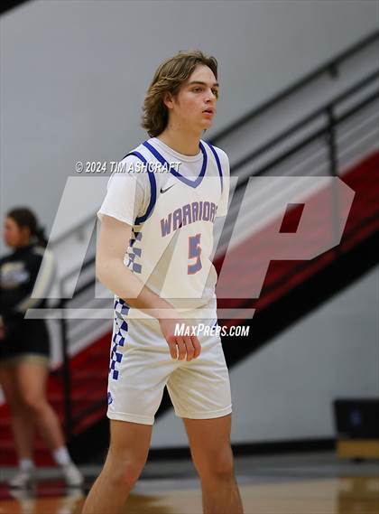 Thumbnail 3 in Shelbyville vs Whiteland (IHSAA 4A Sectional 14 Round 1) photogallery.