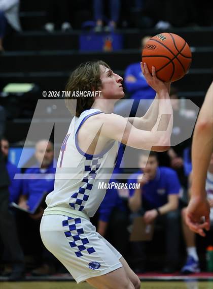 Thumbnail 3 in Shelbyville vs Whiteland (IHSAA 4A Sectional 14 Round 1) photogallery.