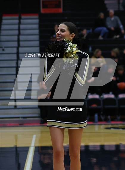 Thumbnail 2 in Shelbyville vs Whiteland (IHSAA 4A Sectional 14 Round 1) photogallery.