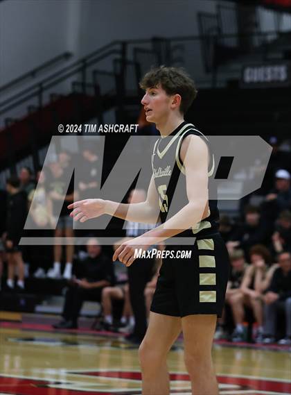Thumbnail 2 in Shelbyville vs Whiteland (IHSAA 4A Sectional 14 Round 1) photogallery.