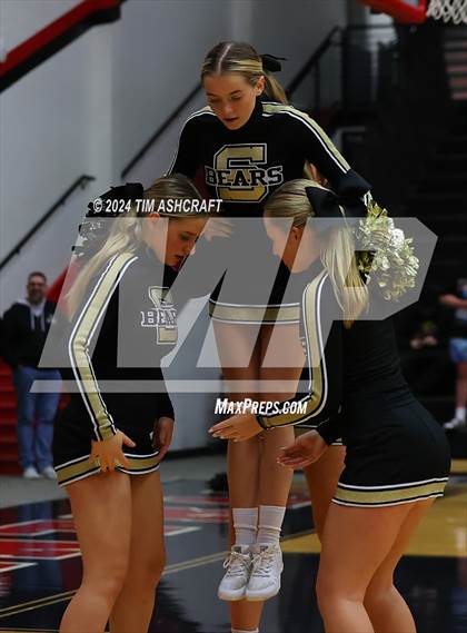 Thumbnail 2 in Shelbyville vs Whiteland (IHSAA 4A Sectional 14 Round 1) photogallery.
