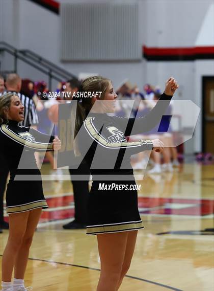 Thumbnail 1 in Shelbyville vs Whiteland (IHSAA 4A Sectional 14 Round 1) photogallery.
