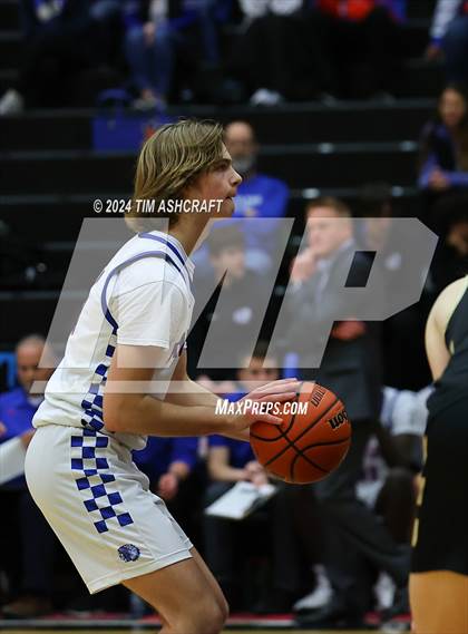 Thumbnail 3 in Shelbyville vs Whiteland (IHSAA 4A Sectional 14 Round 1) photogallery.