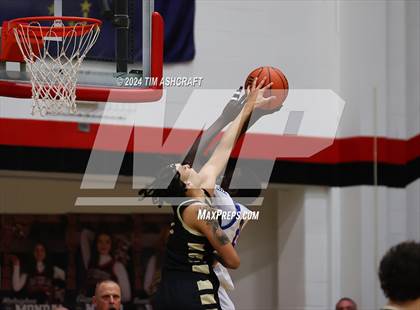Thumbnail 1 in Shelbyville vs Whiteland (IHSAA 4A Sectional 14 Round 1) photogallery.