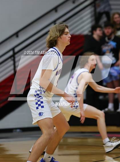 Thumbnail 2 in Shelbyville vs Whiteland (IHSAA 4A Sectional 14 Round 1) photogallery.