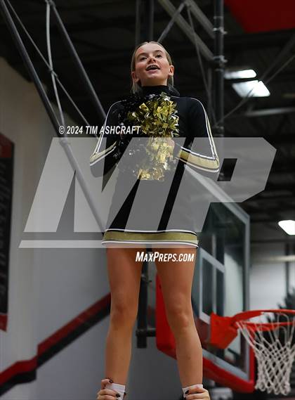Thumbnail 3 in Shelbyville vs Whiteland (IHSAA 4A Sectional 14 Round 1) photogallery.