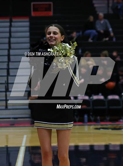 Thumbnail 3 in Shelbyville vs Whiteland (IHSAA 4A Sectional 14 Round 1) photogallery.