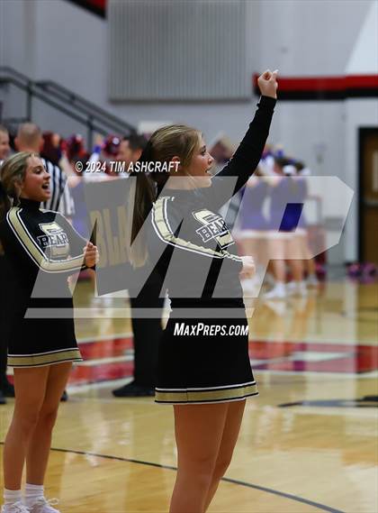 Thumbnail 2 in Shelbyville vs Whiteland (IHSAA 4A Sectional 14 Round 1) photogallery.