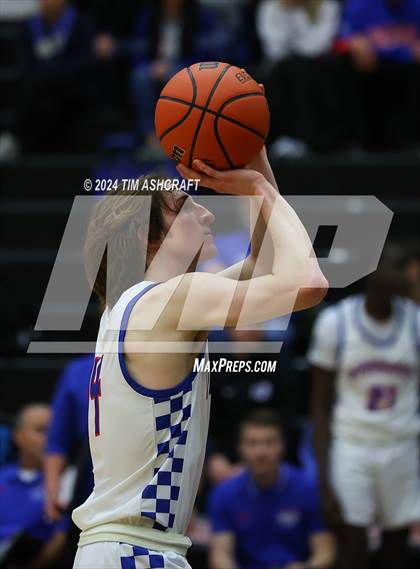 Thumbnail 2 in Shelbyville vs Whiteland (IHSAA 4A Sectional 14 Round 1) photogallery.