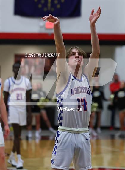 Thumbnail 1 in Shelbyville vs Whiteland (IHSAA 4A Sectional 14 Round 1) photogallery.