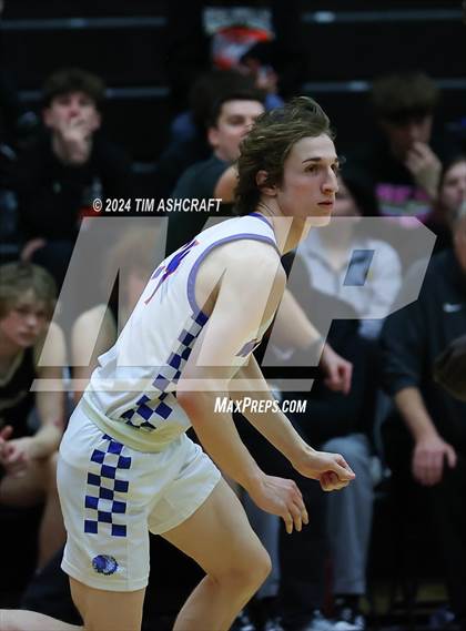 Thumbnail 1 in Shelbyville vs Whiteland (IHSAA 4A Sectional 14 Round 1) photogallery.