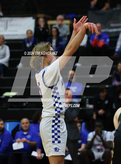 Thumbnail 3 in Shelbyville vs Whiteland (IHSAA 4A Sectional 14 Round 1) photogallery.