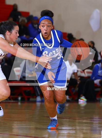 Thumbnail 1 in Serra vs. Redondo Union (Battle at the Beach) photogallery.