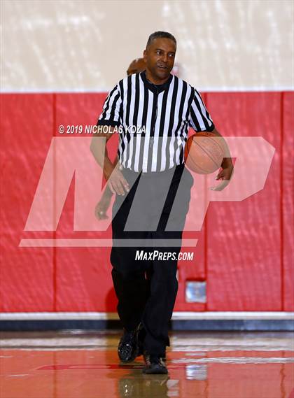 Thumbnail 3 in Serra vs. Redondo Union (Battle at the Beach) photogallery.