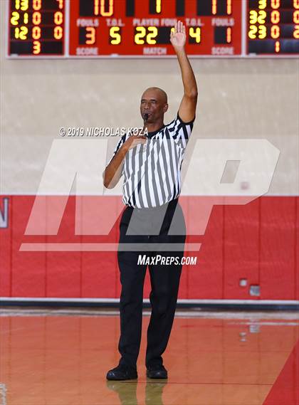 Thumbnail 3 in Serra vs. Redondo Union (Battle at the Beach) photogallery.