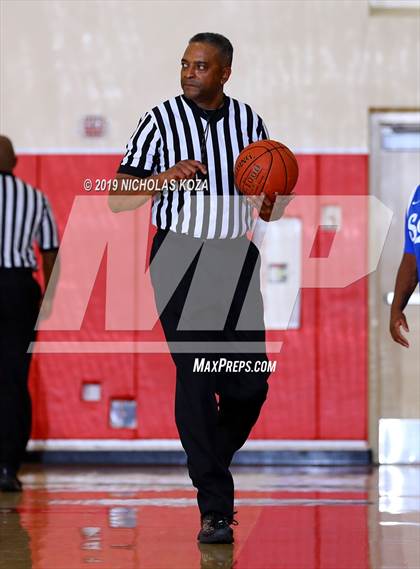 Thumbnail 1 in Serra vs. Redondo Union (Battle at the Beach) photogallery.