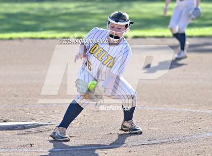 Thumbnail 1 in Delta vs. Daleville (Delaware County Tournament Semifinal) photogallery.