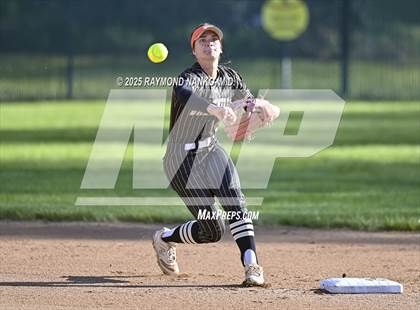 Thumbnail 1 in Delta vs. Daleville (Delaware County Tournament Semifinal) photogallery.