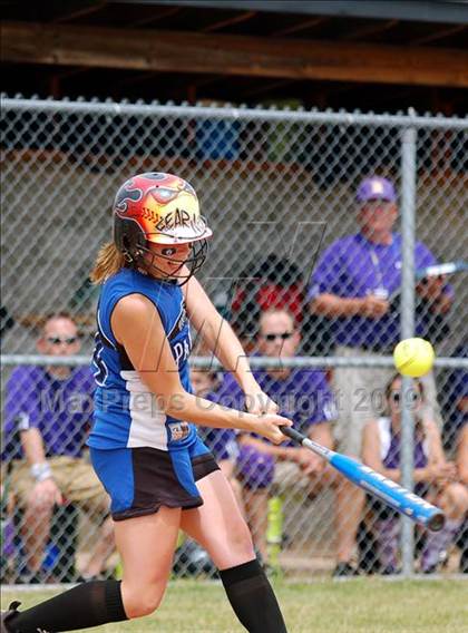 Thumbnail 2 in Hoosick Falls vs Rhinebeck (NYSPHSAA Class C Semifinal) photogallery.