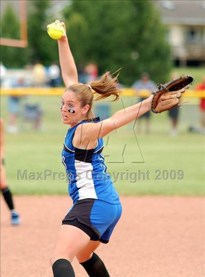 Thumbnail 2 in Hoosick Falls vs Rhinebeck (NYSPHSAA Class C Semifinal) photogallery.