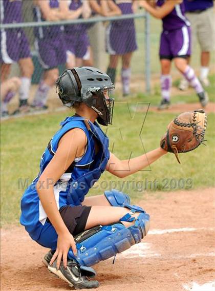 Thumbnail 1 in Hoosick Falls vs Rhinebeck (NYSPHSAA Class C Semifinal) photogallery.