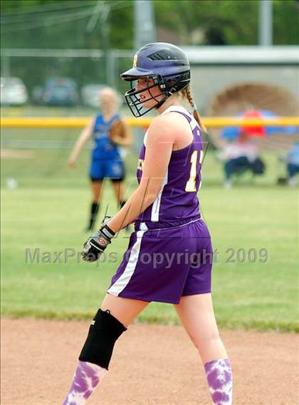 Thumbnail 3 in Hoosick Falls vs Rhinebeck (NYSPHSAA Class C Semifinal) photogallery.