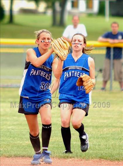 Thumbnail 3 in Hoosick Falls vs Rhinebeck (NYSPHSAA Class C Semifinal) photogallery.
