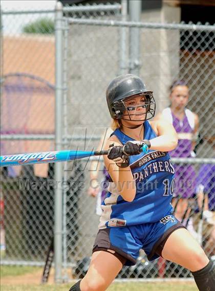 Thumbnail 1 in Hoosick Falls vs Rhinebeck (NYSPHSAA Class C Semifinal) photogallery.