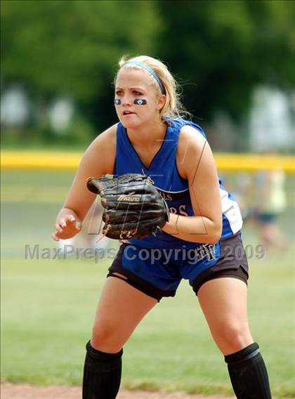 Thumbnail 1 in Hoosick Falls vs Rhinebeck (NYSPHSAA Class C Semifinal) photogallery.