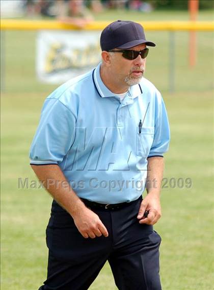 Thumbnail 2 in Hoosick Falls vs Rhinebeck (NYSPHSAA Class C Semifinal) photogallery.