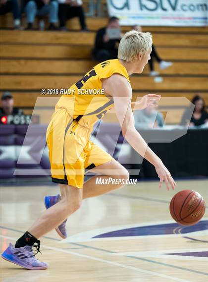 Thumbnail 2 in Temecula Valley vs. Christian photogallery.