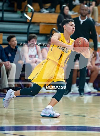 Thumbnail 2 in Temecula Valley vs. Christian photogallery.