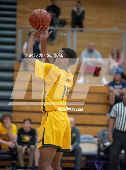 Thumbnail 3 in Temecula Valley vs. Christian photogallery.