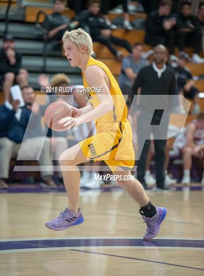 Thumbnail 2 in Temecula Valley vs. Christian photogallery.