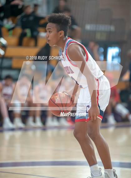 Thumbnail 3 in Temecula Valley vs. Christian photogallery.