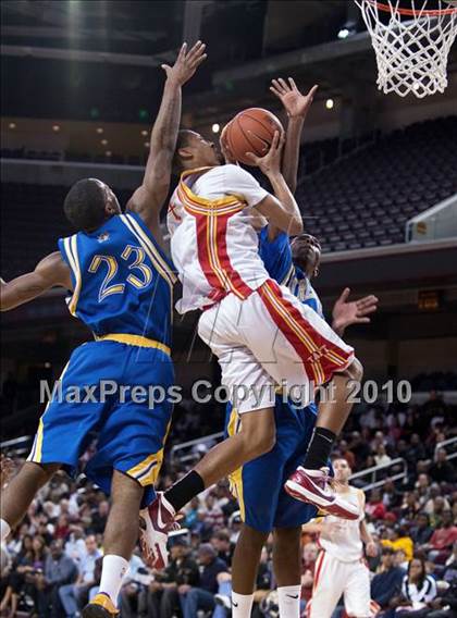 Thumbnail 2 in Crenshaw vs. Taft (CIF LA City Section D1 Playoffs) photogallery.