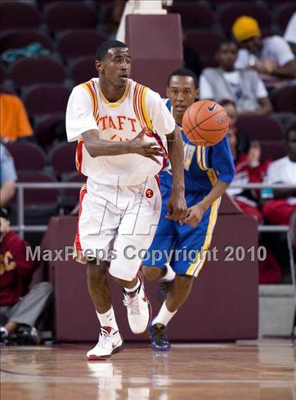 Thumbnail 2 in Crenshaw vs. Taft (CIF LA City Section D1 Playoffs) photogallery.