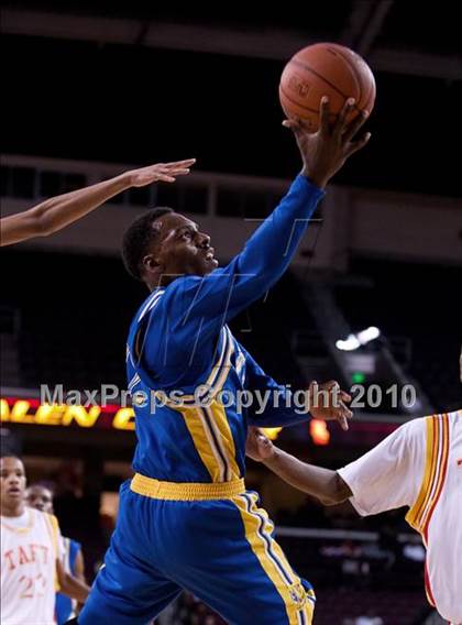 Thumbnail 1 in Crenshaw vs. Taft (CIF LA City Section D1 Playoffs) photogallery.