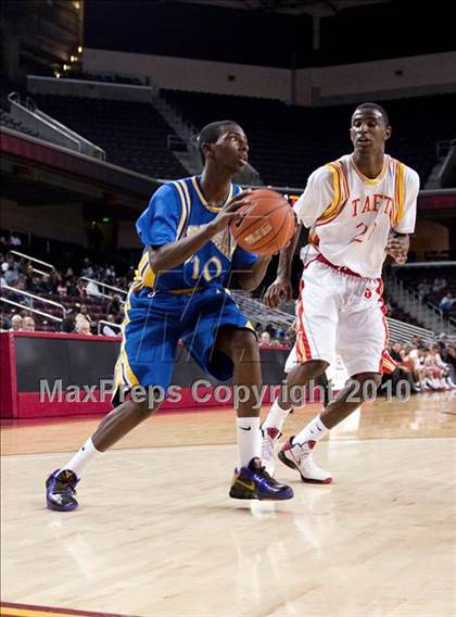 Thumbnail 3 in Crenshaw vs. Taft (CIF LA City Section D1 Playoffs) photogallery.