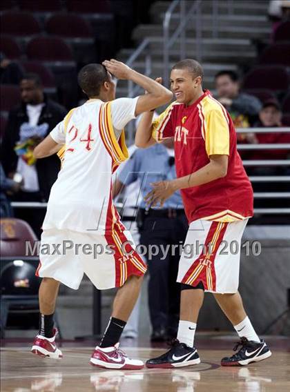 Thumbnail 2 in Crenshaw vs. Taft (CIF LA City Section D1 Playoffs) photogallery.