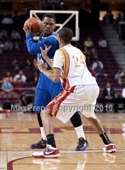 Thumbnail 2 in Crenshaw vs. Taft (CIF LA City Section D1 Playoffs) photogallery.