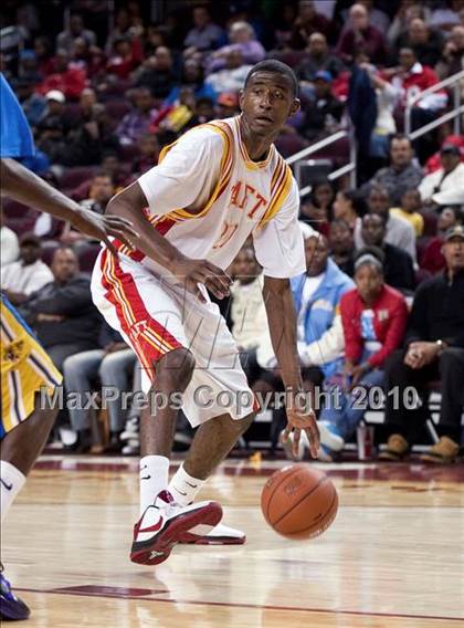 Thumbnail 3 in Crenshaw vs. Taft (CIF LA City Section D1 Playoffs) photogallery.