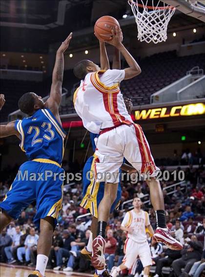 Thumbnail 3 in Crenshaw vs. Taft (CIF LA City Section D1 Playoffs) photogallery.