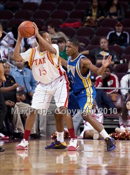 Thumbnail 3 in Crenshaw vs. Taft (CIF LA City Section D1 Playoffs) photogallery.