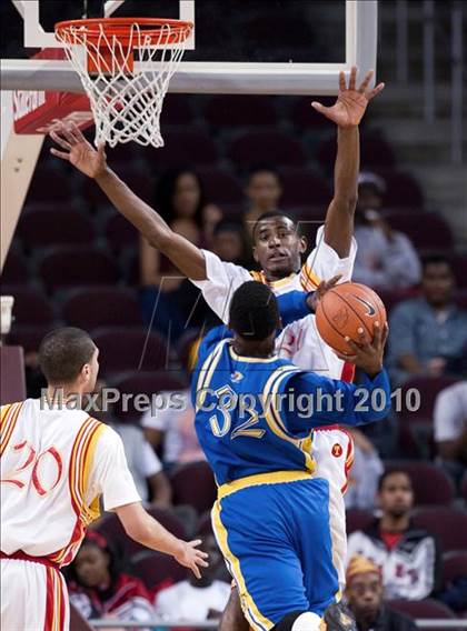Thumbnail 1 in Crenshaw vs. Taft (CIF LA City Section D1 Playoffs) photogallery.